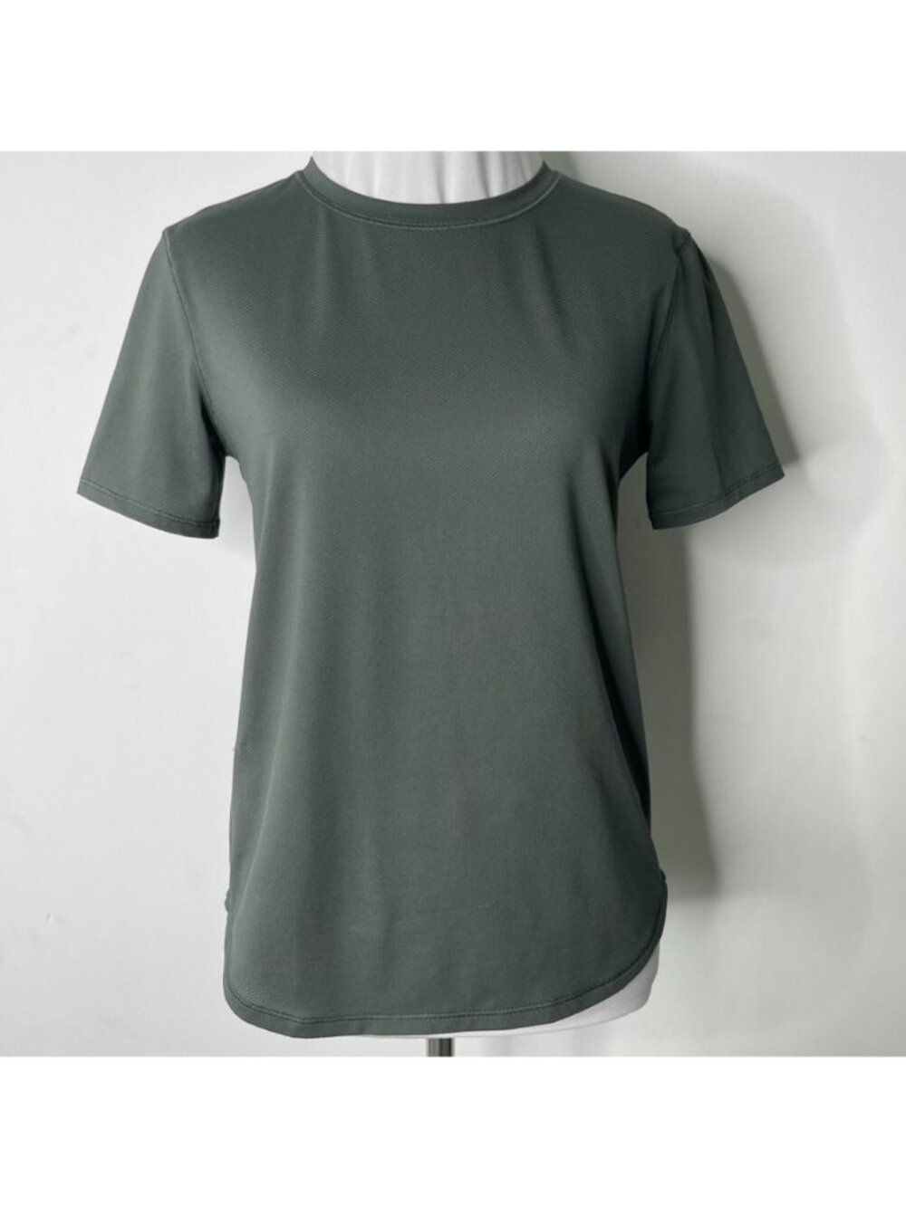 Lululemon Women's Activewear Crewneck T-Shirt Gray Short Sleeve 4 Curved Hem